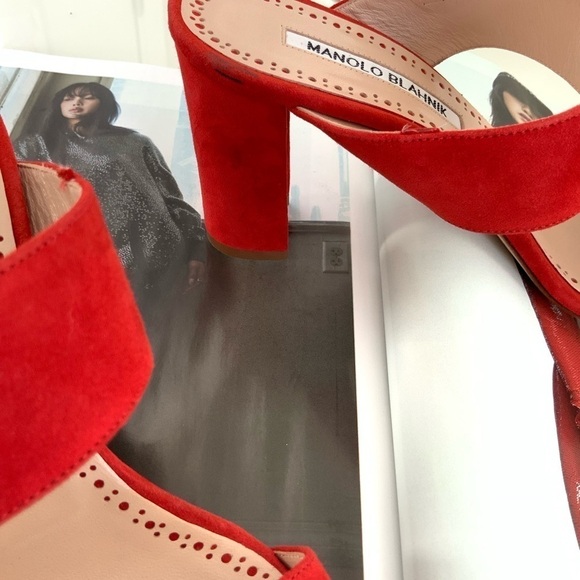 MANOLO BLAHNIK Khan Suede Block-Heel Sandals - Picture 9 of 9